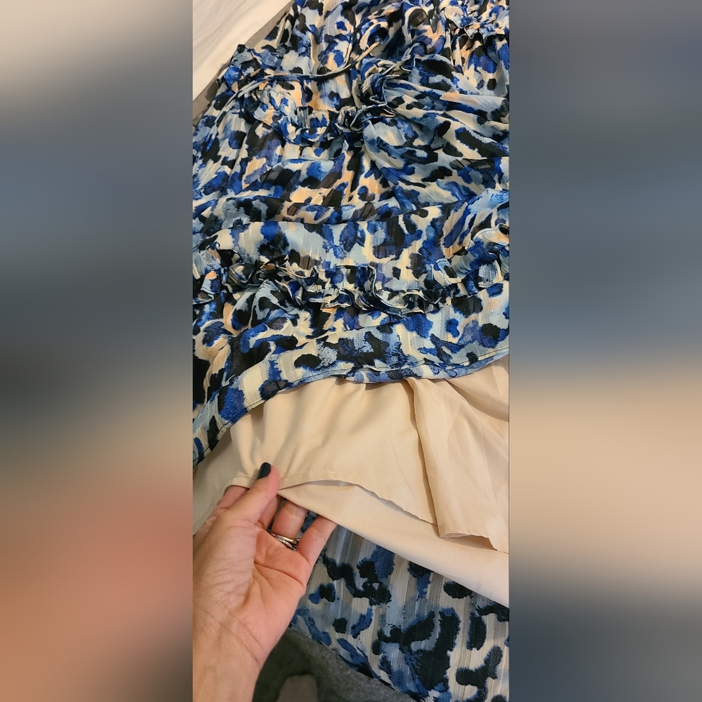 Elliatt - Halter Neck, Flowy, Iridescent Maxi Dress - Picture 11 of 13